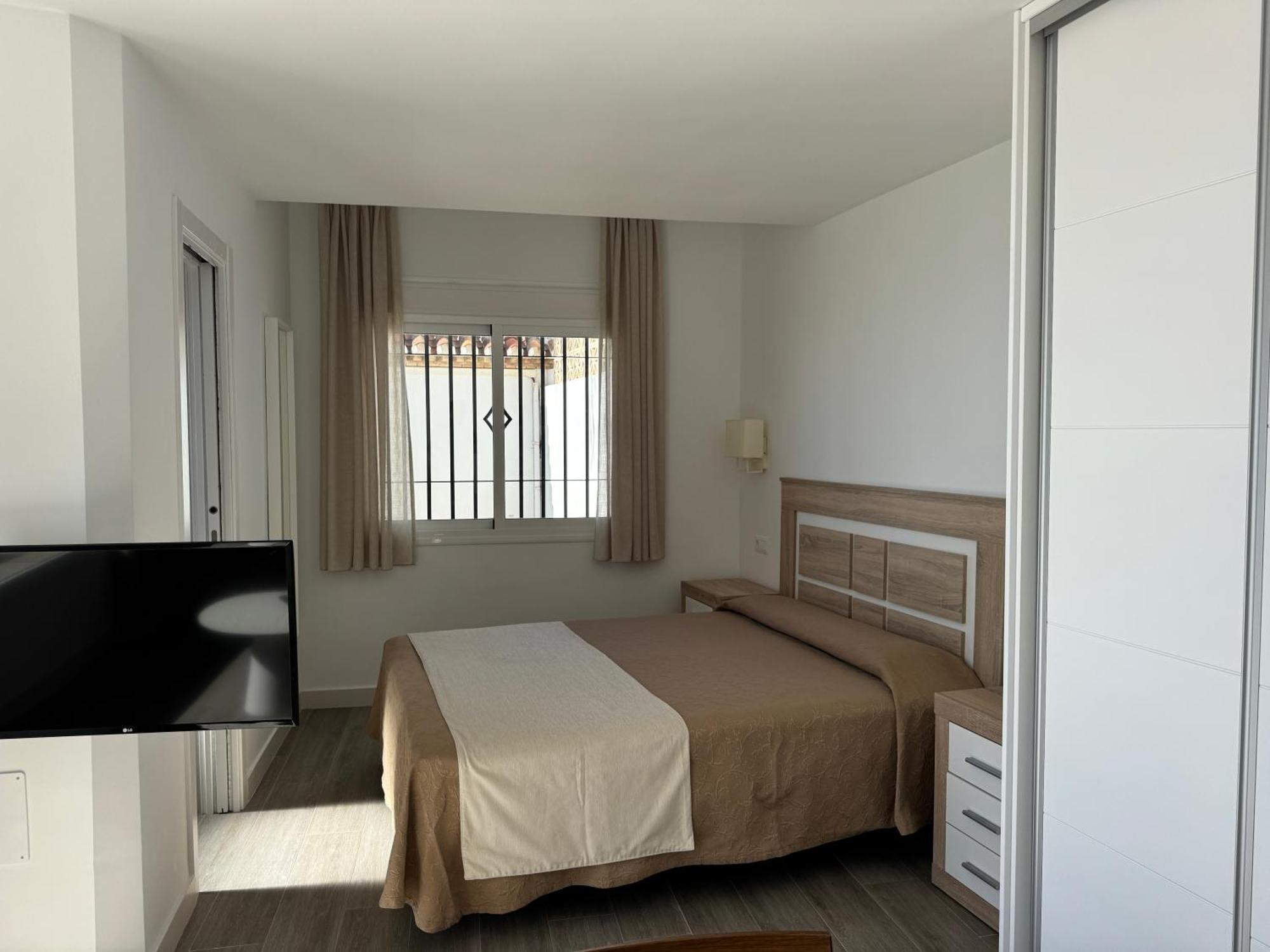 Apartamentos Perla Marina เนร์คา ภายนอก รูปภาพ