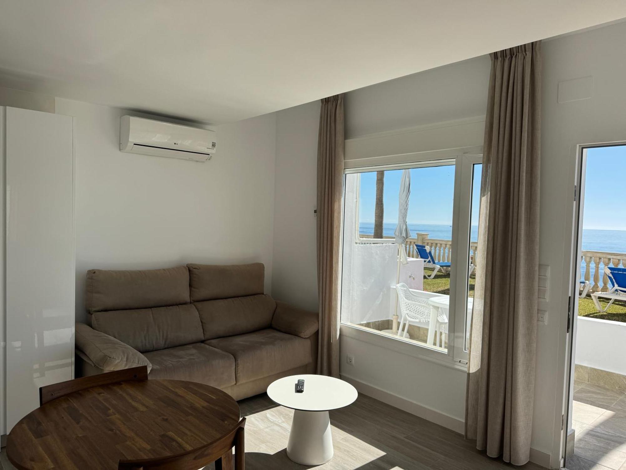 Apartamentos Perla Marina เนร์คา ภายนอก รูปภาพ